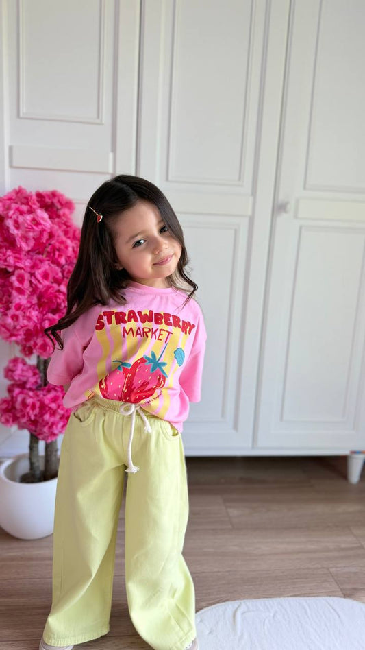 Kız çocuk çilekli t-shirt sarı pantolon takım